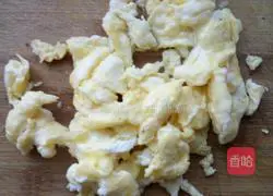 celery Illustration of how to make egg and fungus dumplings 5