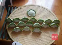 Illustration of how to make Jade Dumplings (Chives and Pork Filling) 15