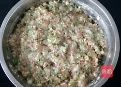 Illustration of how to make green onion, mushroom and pork dumplings 2