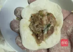 Illustration of how to make steamed buns stuffed with green onions and pork 12