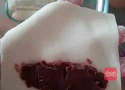 Illustration of how to make spring rolls with wonton skin and red bean paste (New Year flavor) 3