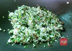 Illustration of how to make kale fried rice 7
