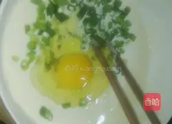 Illustration of how to make green onion and egg pancakes 2