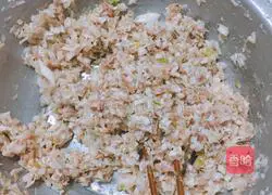 Illustration of how to make cabbage and pork dumplings 9