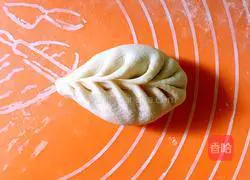 Illustration of how to make mutton and radish stuffed buns 14