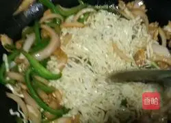 Illustration of how to make fried noodles 9
