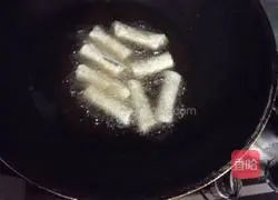 Illustration of how to make spring rolls with wonton wrappers 8