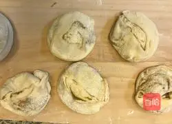 Illustration of how to make crispy pork pie 5