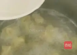 Illustration of how to make wontons in clear soup 9