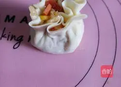 Illustration of how to make glutinous rice and shrimp siomai 12