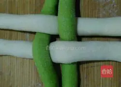 Illustration of how to make hydrangea steamed buns 8