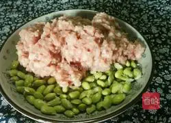 Illustration of how to make steamed meat cakes 10