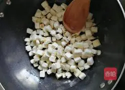 Illustration of how to make fried salt and pepper steamed buns 2