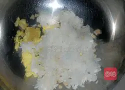 Illustration of how to make egg fried rice 9