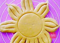 Illustration of how to make sunflower buns 7