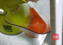  Illustration of how to make carrot juice steamed buns 2