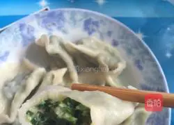 Illustration of how to make three fresh dumplings 7