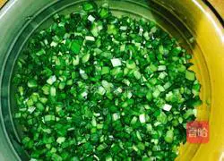 Illustration of how to make dumplings stuffed with chives 2