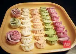Illustration of how to make colorful red dumplings 12