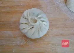 Illustration of how to make chives and vermicelli buns 15