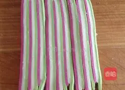 Illustration of how to make rainbow noodles 10