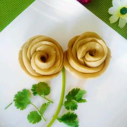 Milky Red Dates and Roses Steamed Buns
