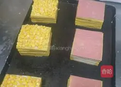  Illustration of how to make a sandwich 6