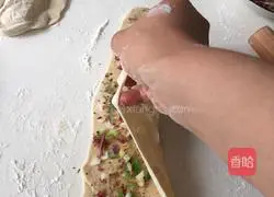 Illustration of how to make beef and green onion thousand-layer cake 6