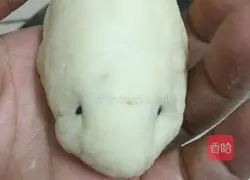 Illustration of how to make little mouse sweet steamed buns 15