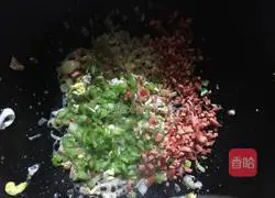 Illustration of how to make fried rice with sausage and eggs 4