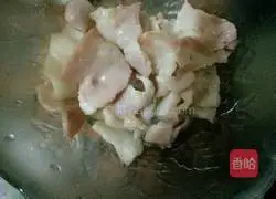Illustration of how to make fried rice with eggs and bacon 4