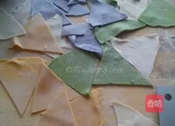 Illustration of how to make colorful wontons 4