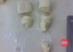 Illustration of how to make celery buns 3