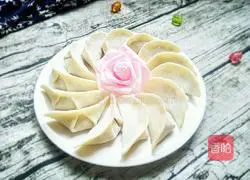 Illustration of how to make beef and green onion dumplings 13