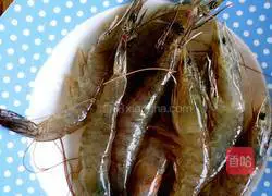 Illustration of how to make pan-fried potato and shrimp cakes 3