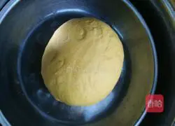 Illustration of how to make pumpkin pattern steamed buns 5