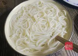Illustration of how to make vegetable and egg soup noodles 2