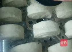 Illustration of how to cut steamed buns 12