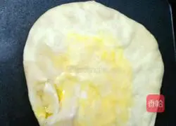 Illustration of how to make crispy egg-filled pancakes 11