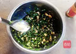 Illustration of how to make vegetarian dumpling fillings 8