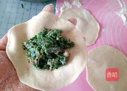 Illustration of how to make shepherd's purse meat buns 17