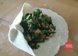 Illustration of how to make wheat buns stuffed with chives and eggs 12