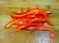 Illustration of how to make fried rice with shredded pork and double pepper 4