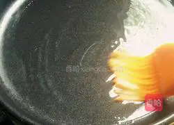 Illustration of how to make fresh bamboo shoots and egg pancakes 8