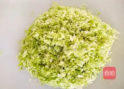 Illustration of how to make steamed buns with vegetarian filling 3