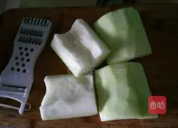 Illustration of how to make courgette and egg pancakes 1