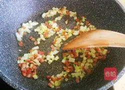 Illustration of how to make bacon and vegetable baked rice 4