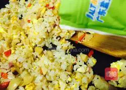 Illustration of how to make egg fried rice 12