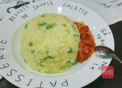 Illustration of how to make hot onion and egg fried rice 8