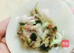 Illustration of how to make fried sophora flower dumplings 4